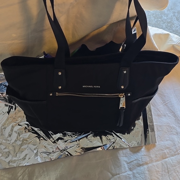 Michael Kors multi use handbags - Picture 4 of 5